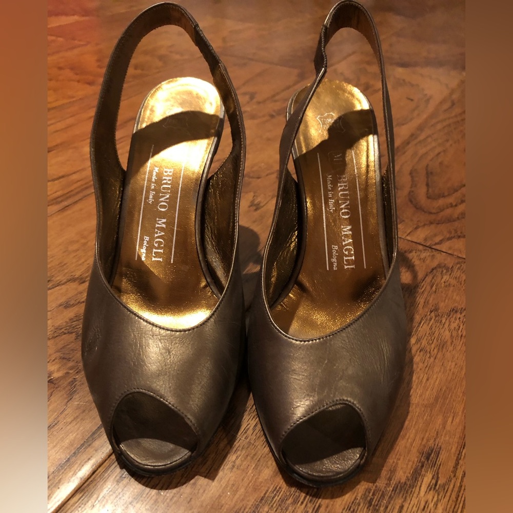 Gold peep toe pumps
